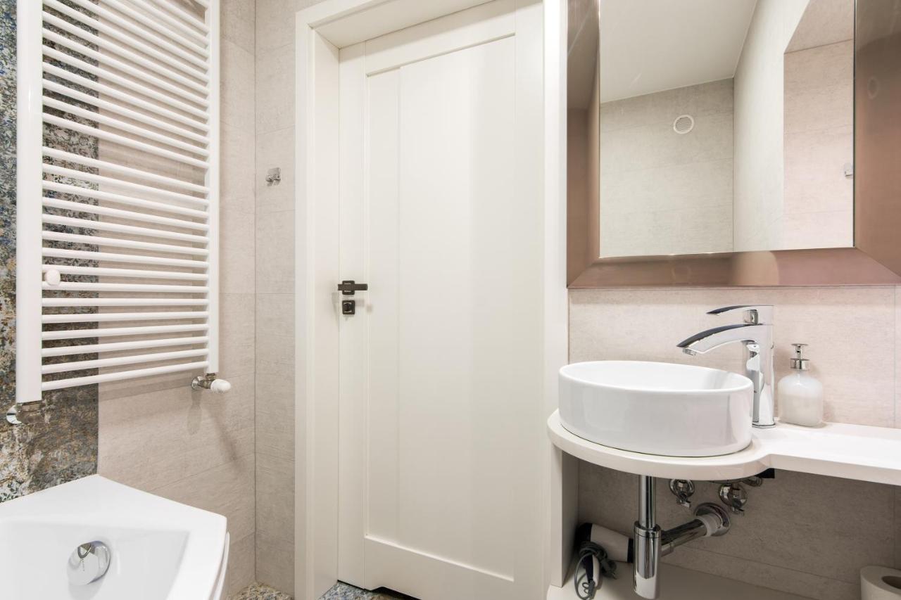 Luxury Apartments Old Town Topolowa Krakow Luaran gambar